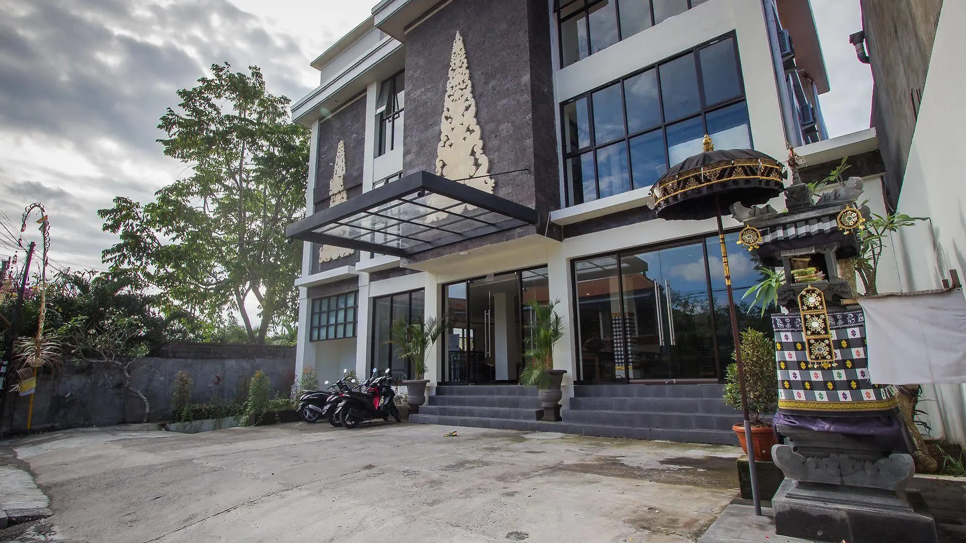Ivanka Airport Inn Kuta  Guest house