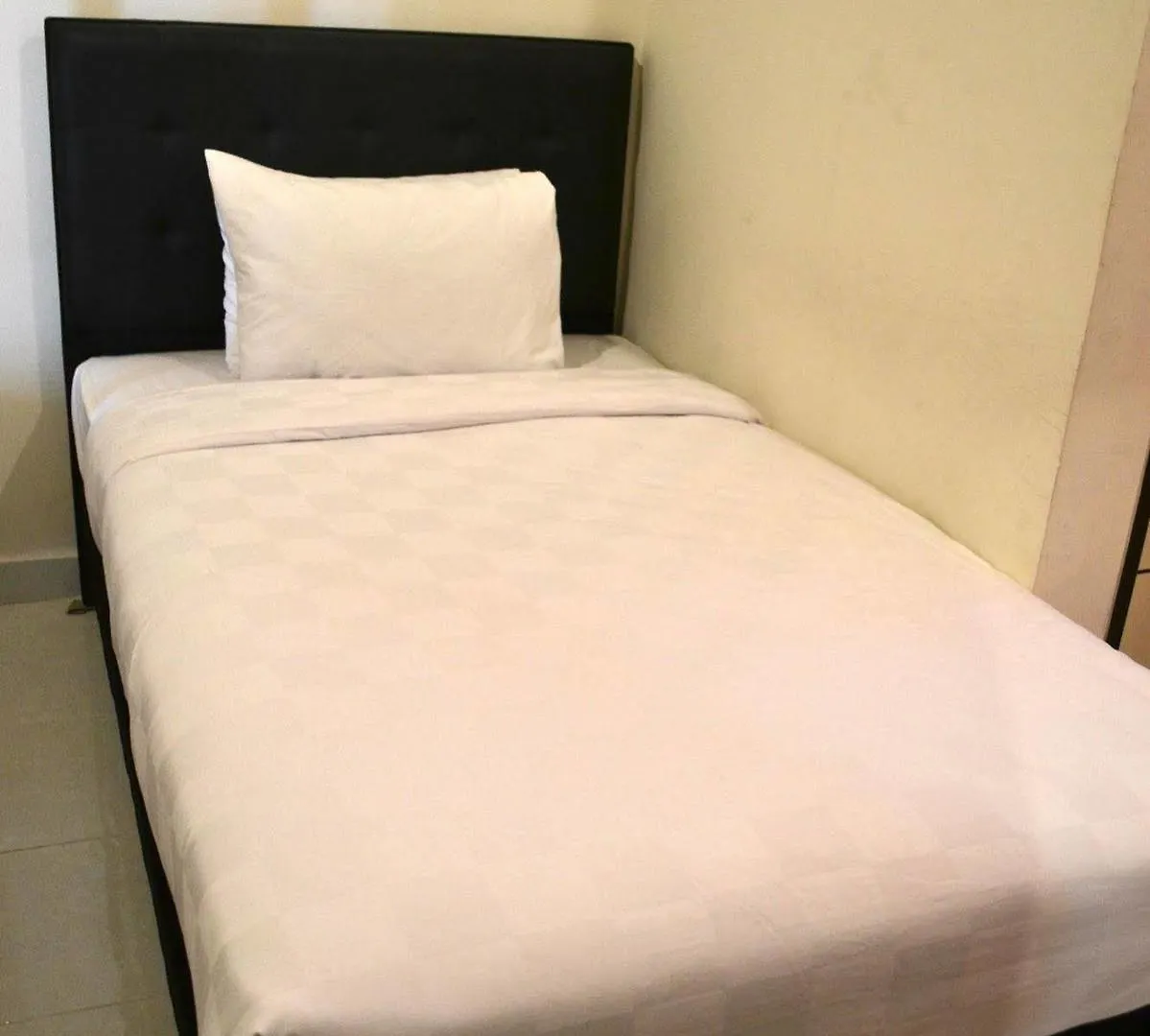 Ivanka Airport Inn Kuta  Guest house